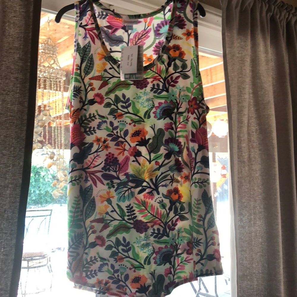 Lularoe tank top flower design size 2xl